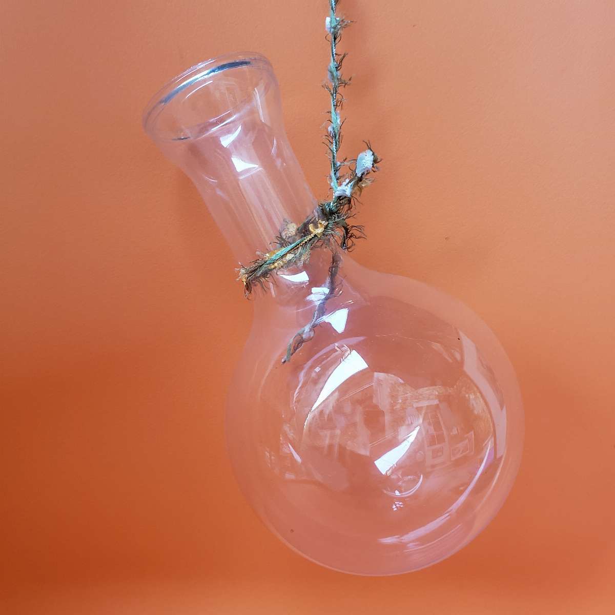 Vase en verre soufflé transparent, forme boule, à suspendre
