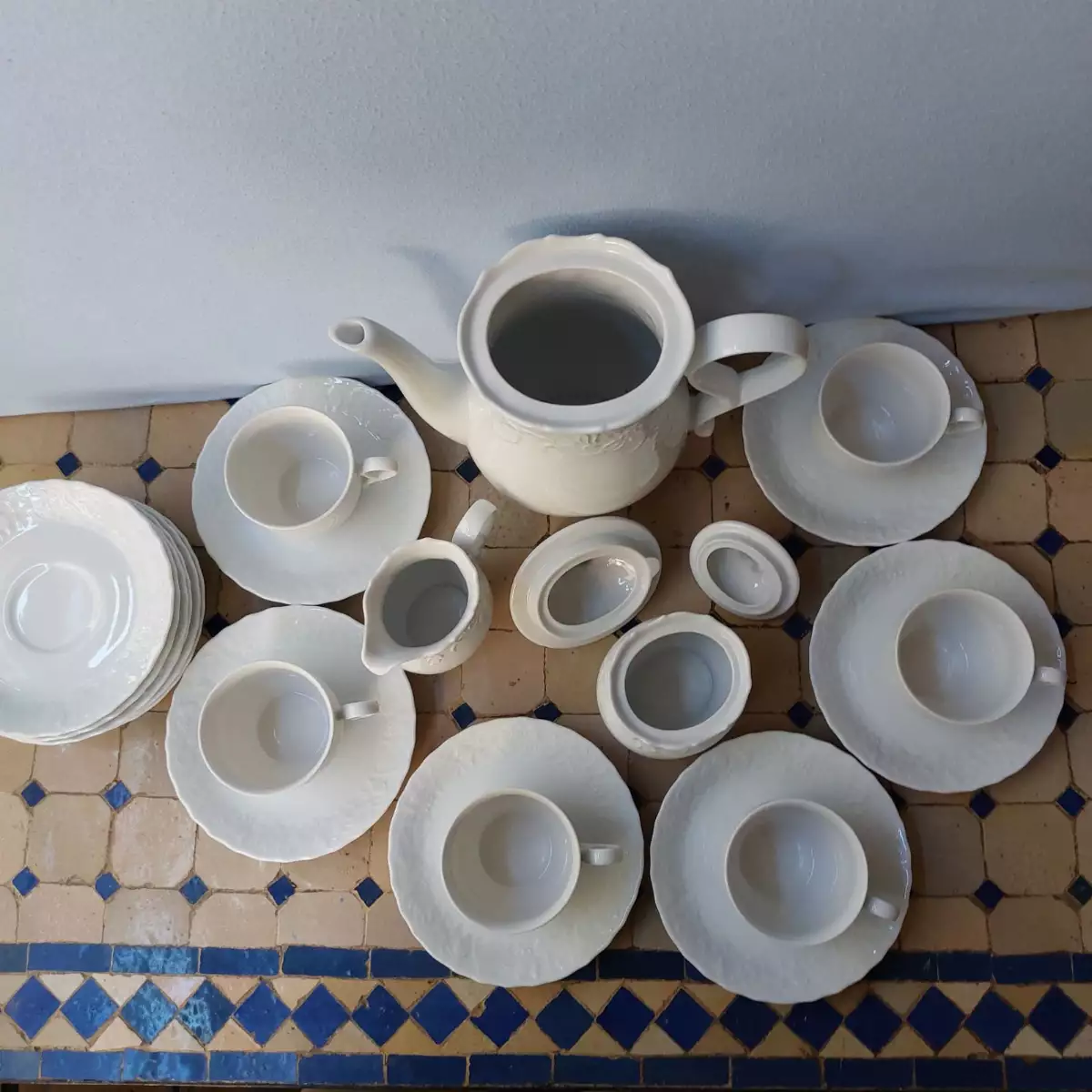 Service à café en porcelaine blanche