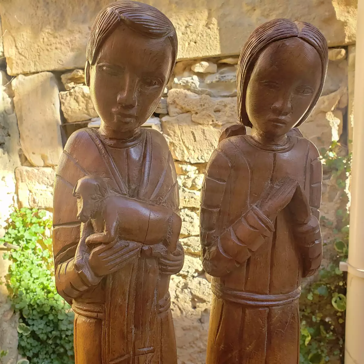 Crèche sculptée dans bois massif