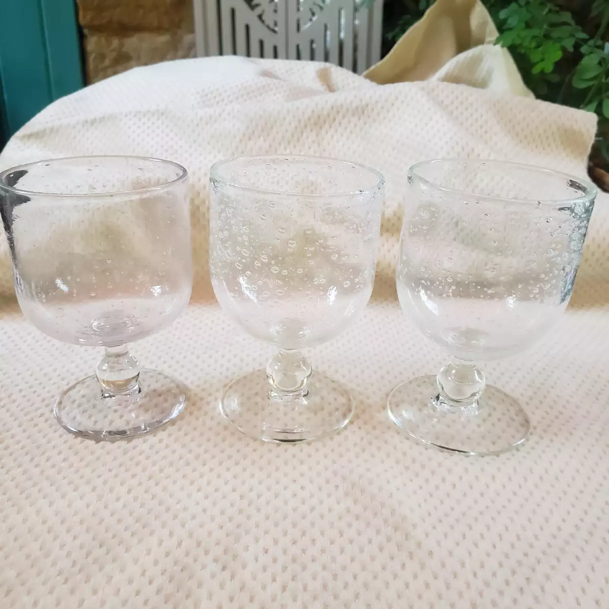 Lot de 3 verres bullés, à pied, Biot