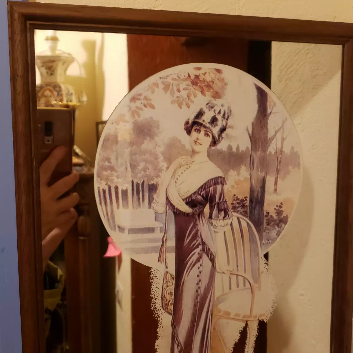Miroir vintage, femme à Deauville, création de Bechoff David