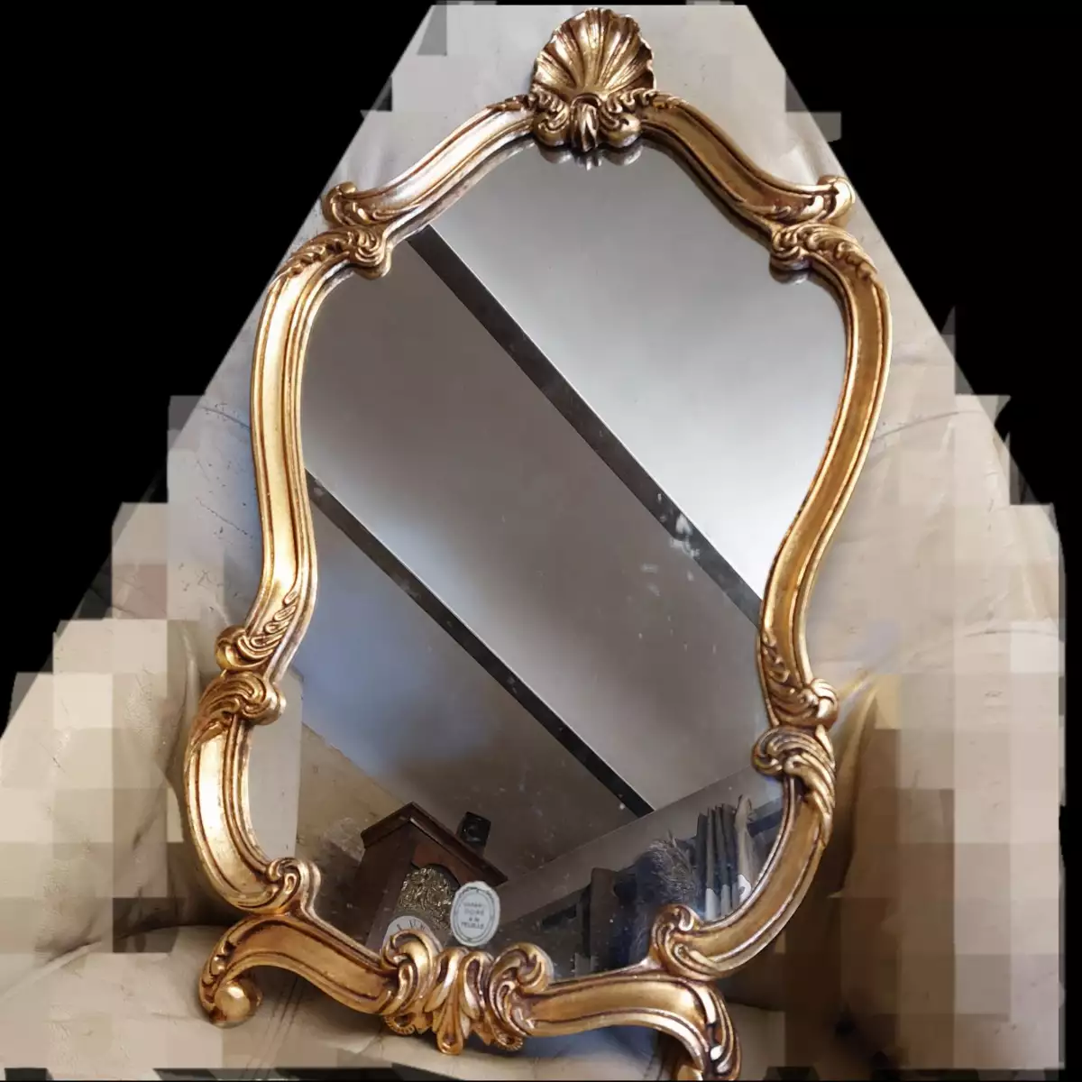 Miroir forme violonné à décor de coquille