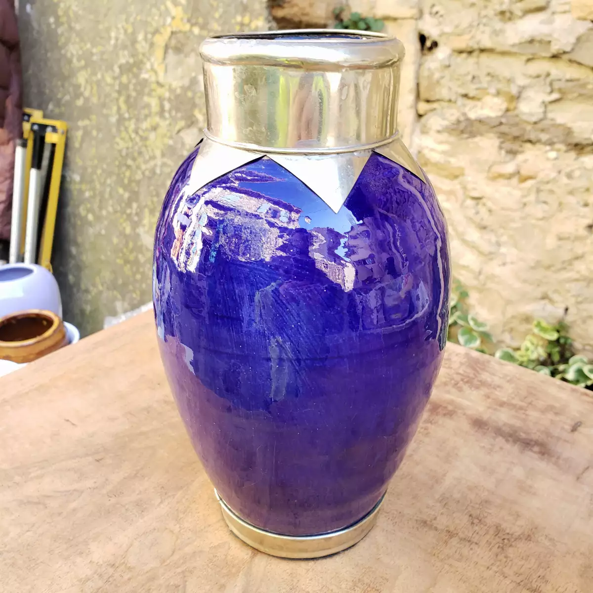 Vase bleu terre cuite et étain