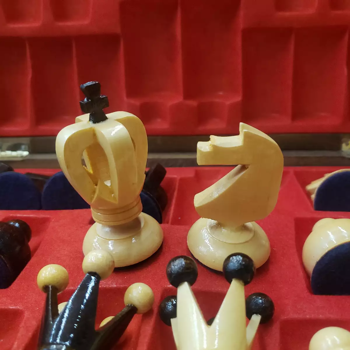 Jeux d'échecs tout en bois vintage