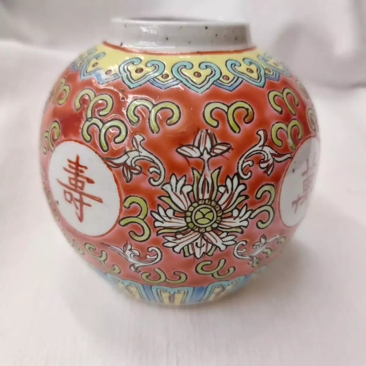 Petit vase en porcelaine cloisonnée de Jindezhen (Chine)