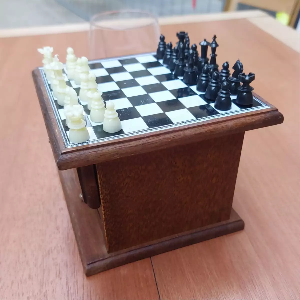 Mini-échecs et sous verres