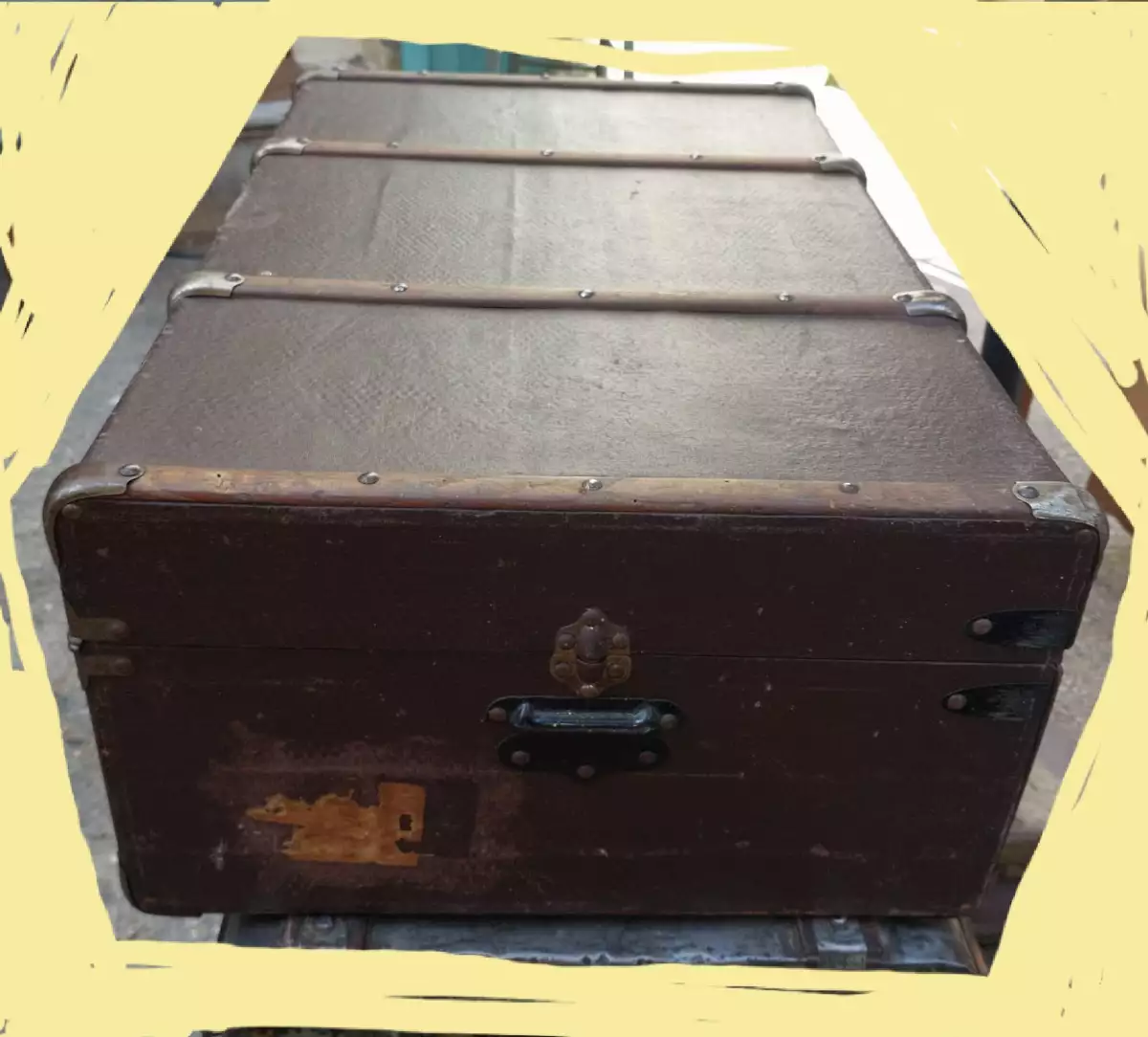 Grande valise de voyage ancienne, en bois avec renfort bois