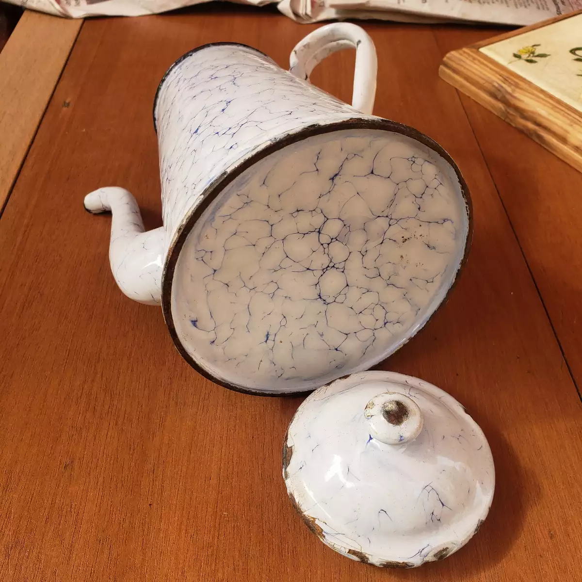 Cafetière émaillée effet nuages