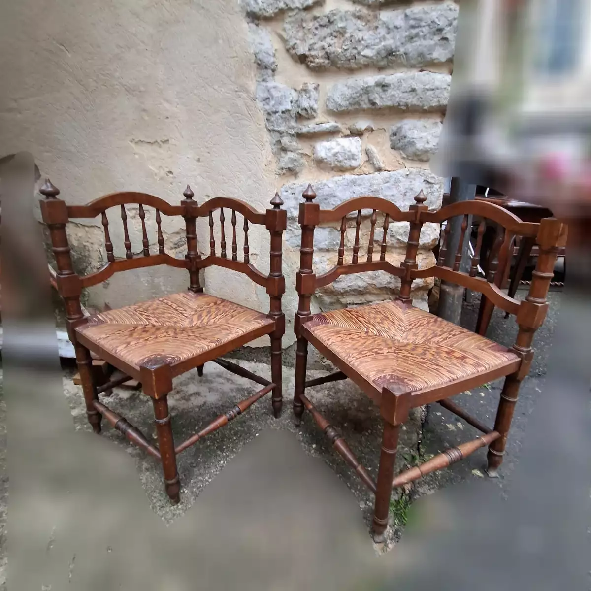 Duo de fauteuils d'angles anciens
