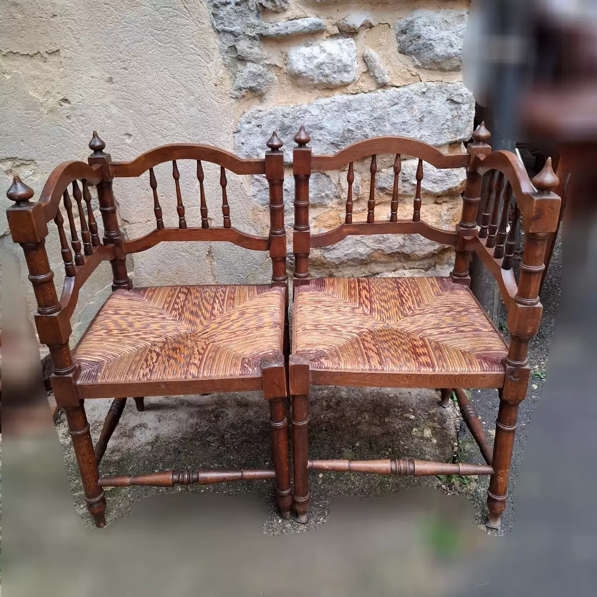 Duo de fauteuils d'angles anciens