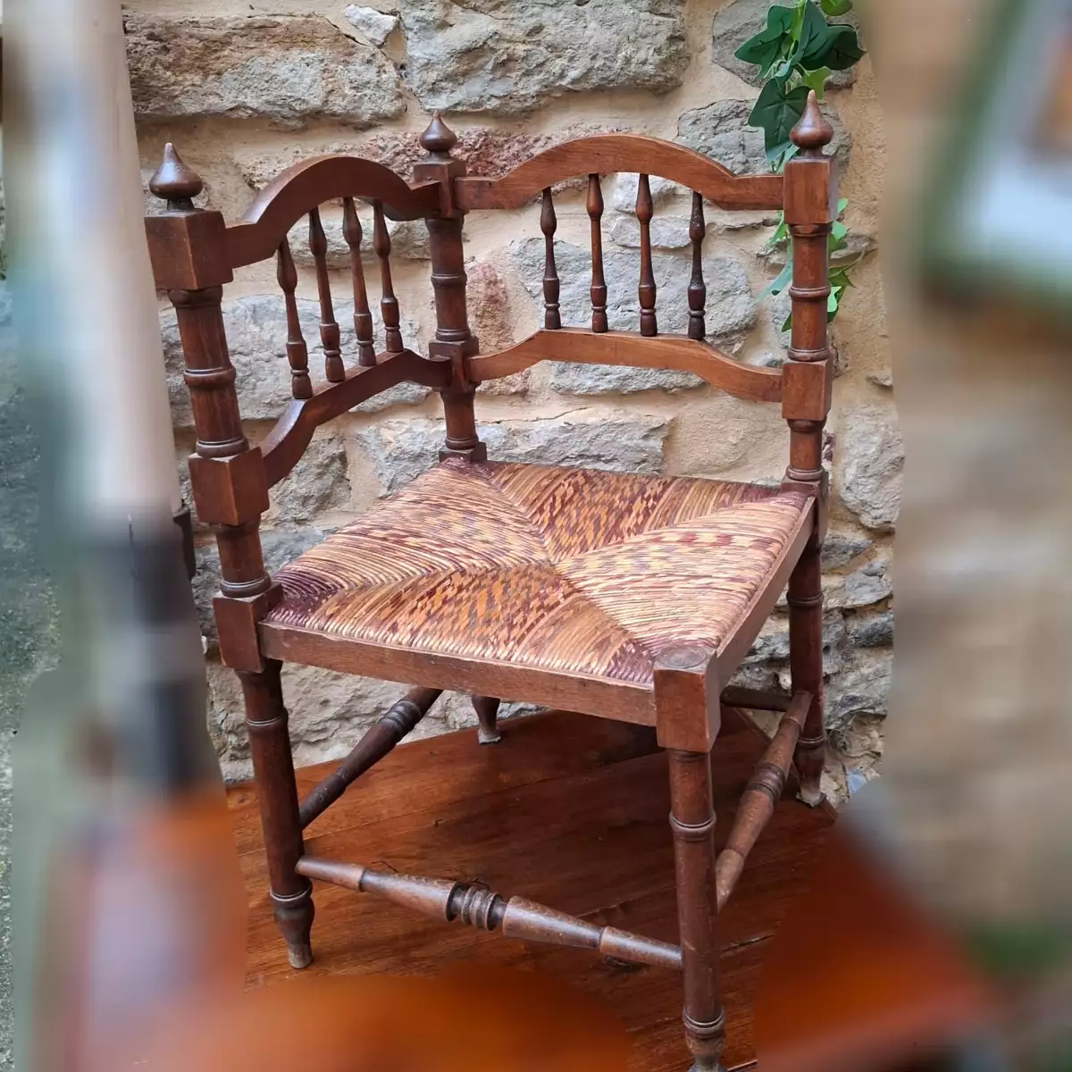 Duo de fauteuils d'angles anciens