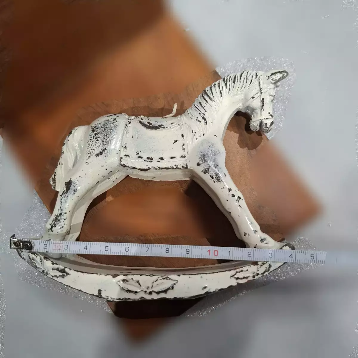 Cheval à bascule en bougie