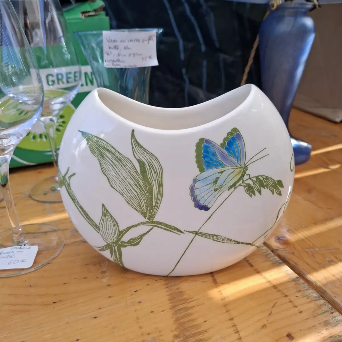 Vase GIEN avec papillon et libellule