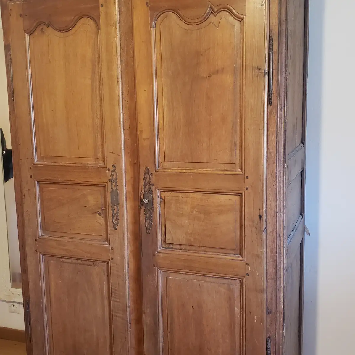Armoire en châtaignier massif ancienne XIXème