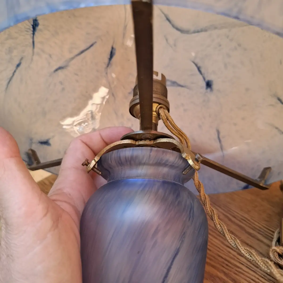 Lampe champignon en pâte de verre bleu