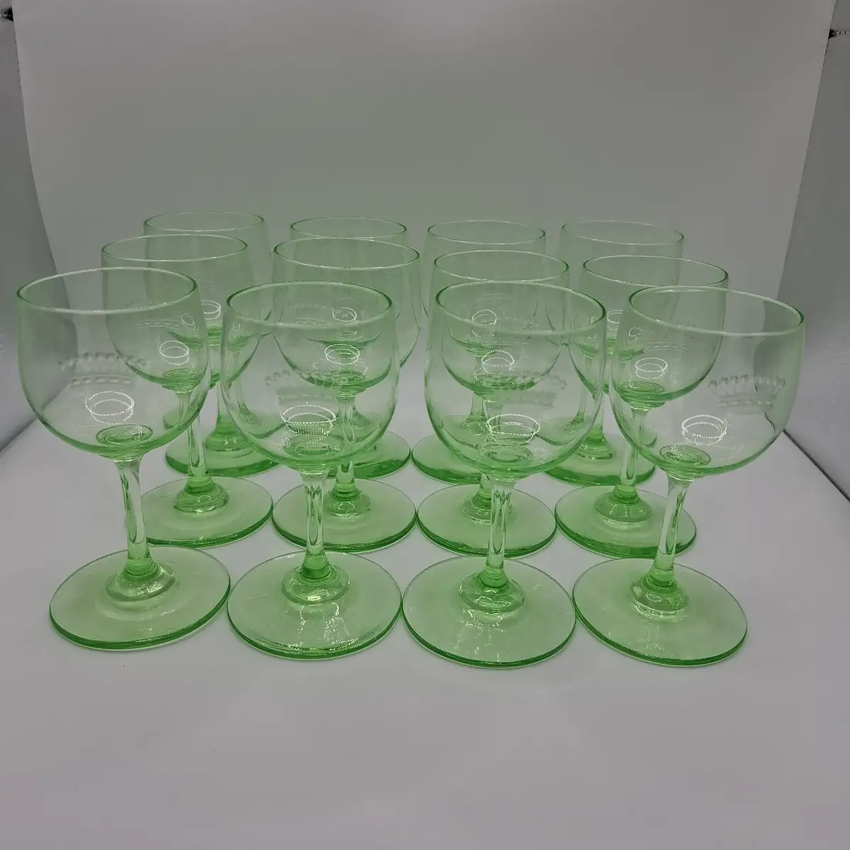 12 verres à pied en cristal ouraline