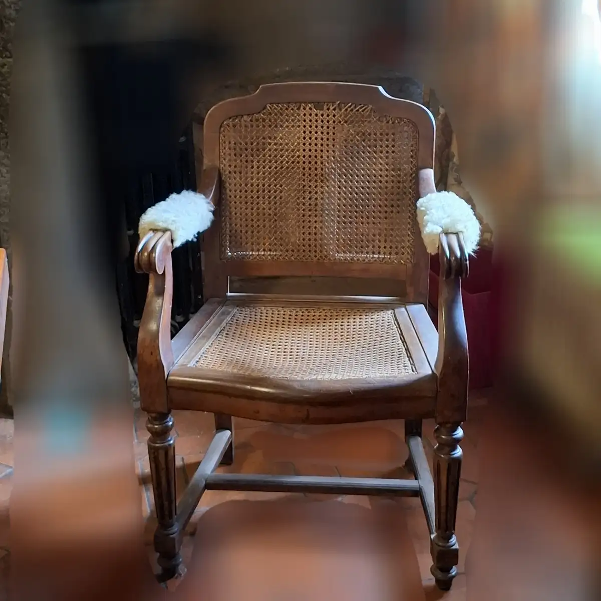 Fauteuil de barbier ancien signé