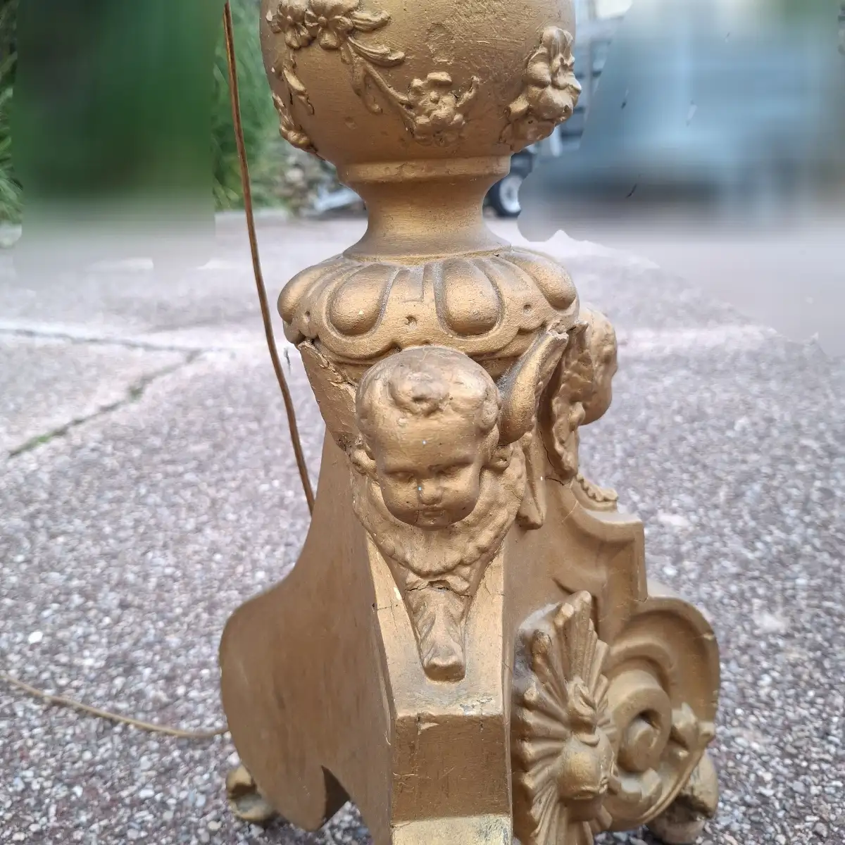 Chandelier d'église en stuc doré XIXème