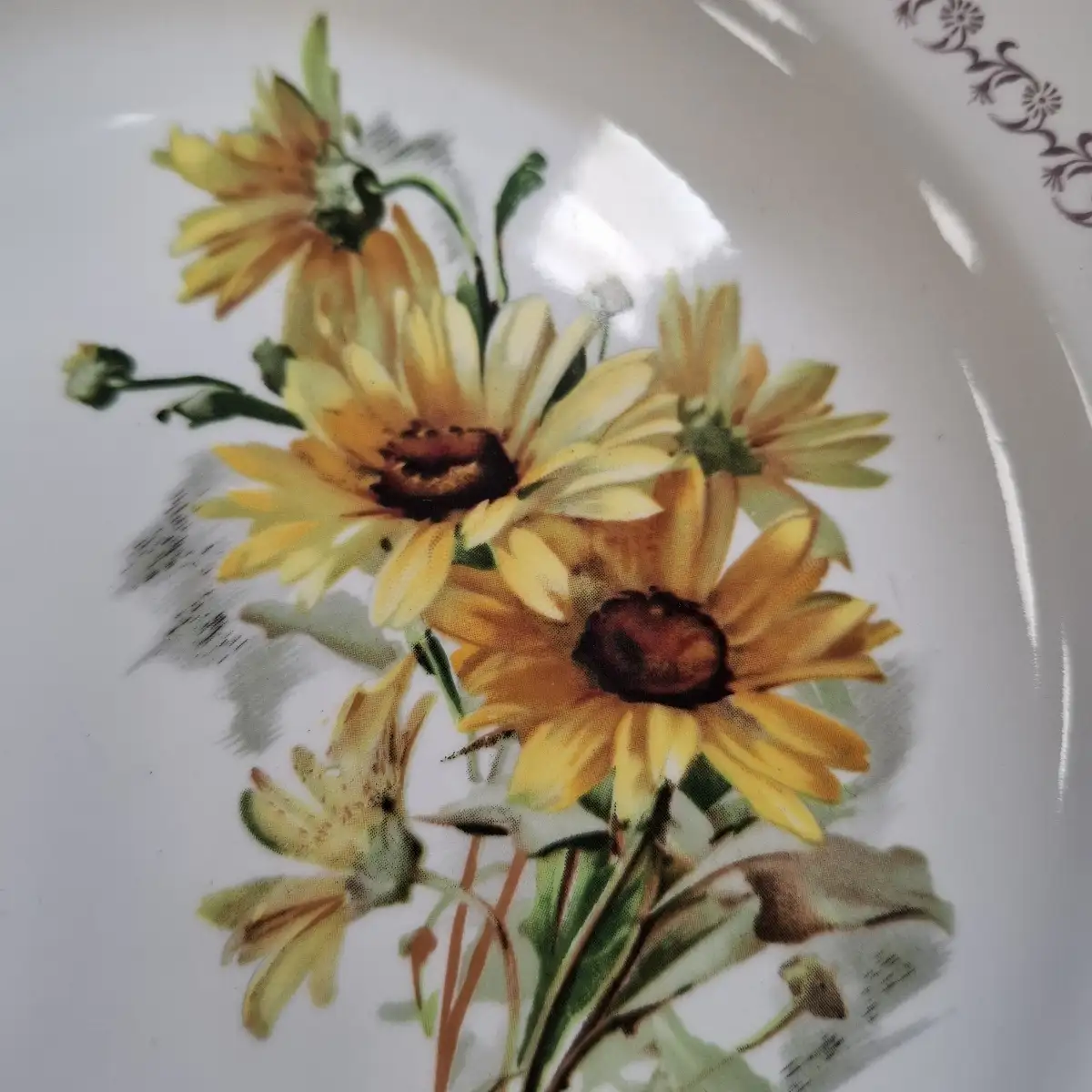 Service de table GIEN, modèle Marguerite, 33 pièces